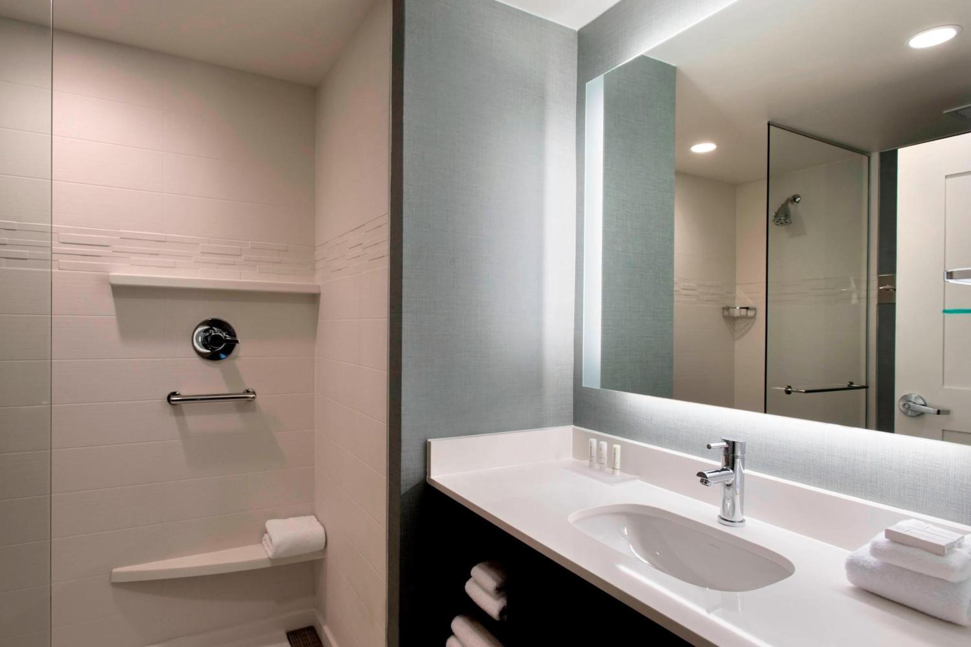 By Marriott New York Long Island East End 3* Riverhead