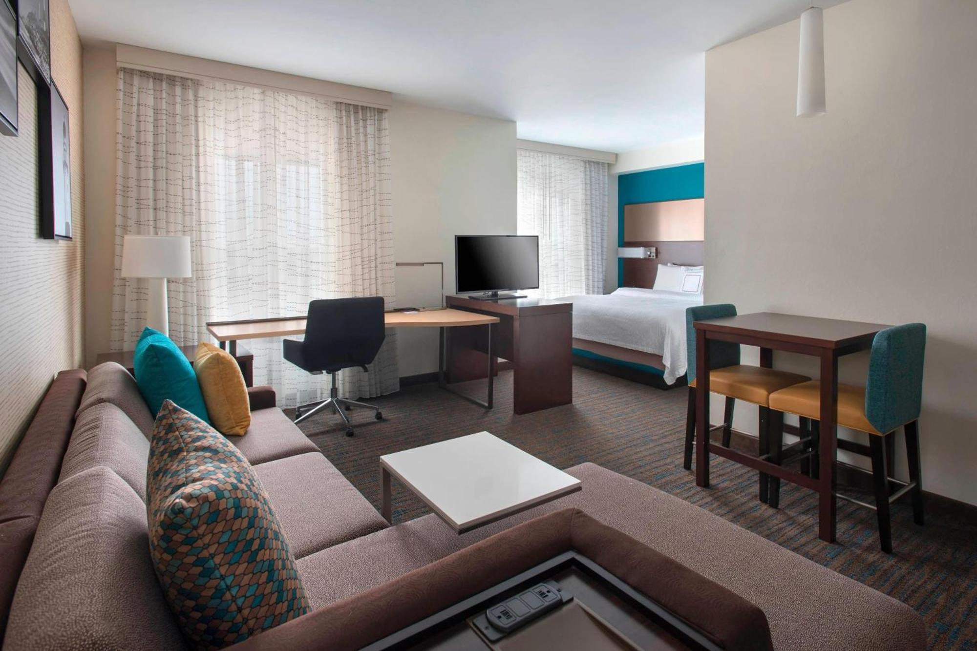 Hotel By Marriott New York Long Island East End Riverhead